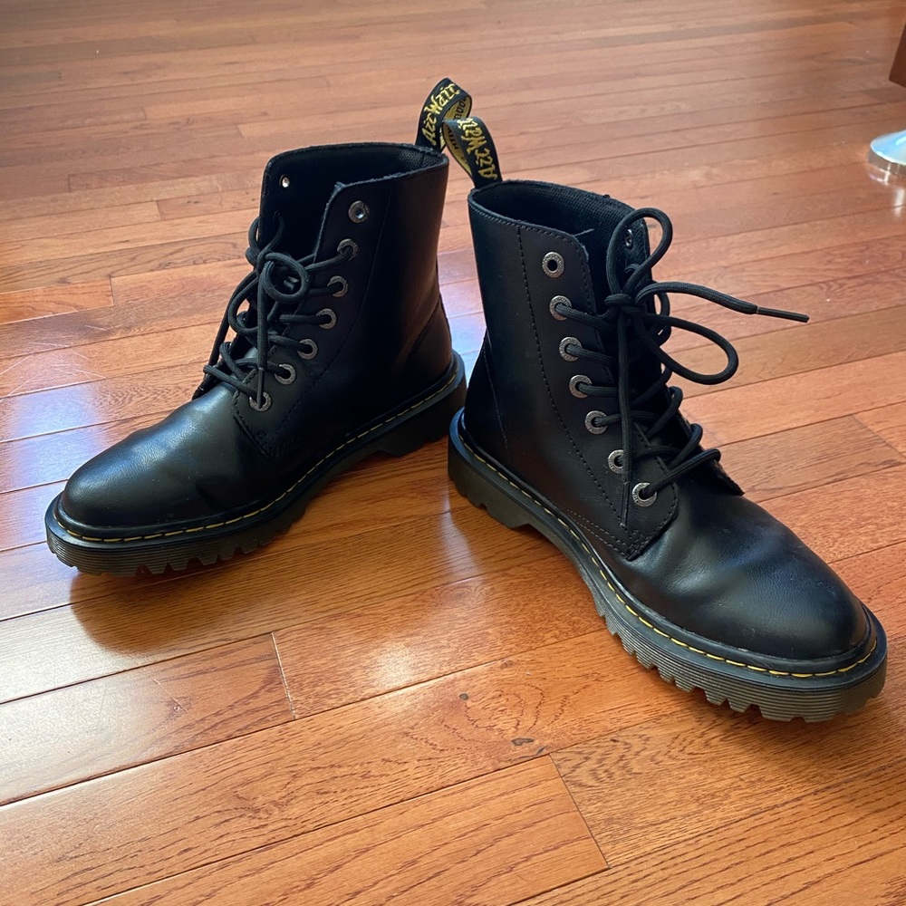 Dr. Martens Luana size 8-9